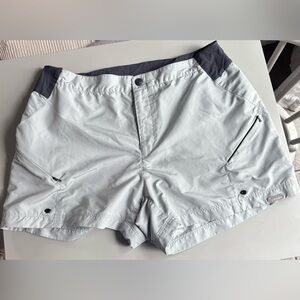 Columbia Titanium Women’s shorts. EUC Light gray Large
